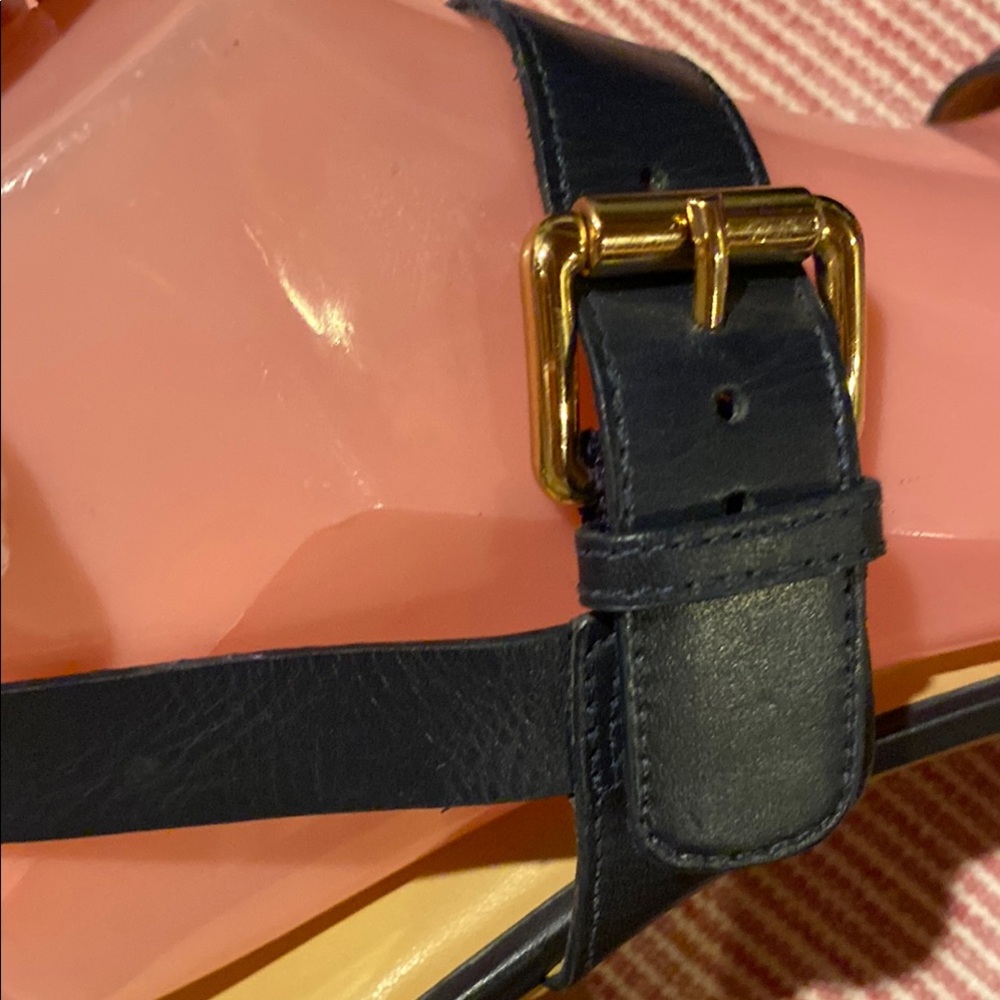 Talbots Black and Gold Sandals with Elegant Straps size 8
562 - Picture 7 of 10
